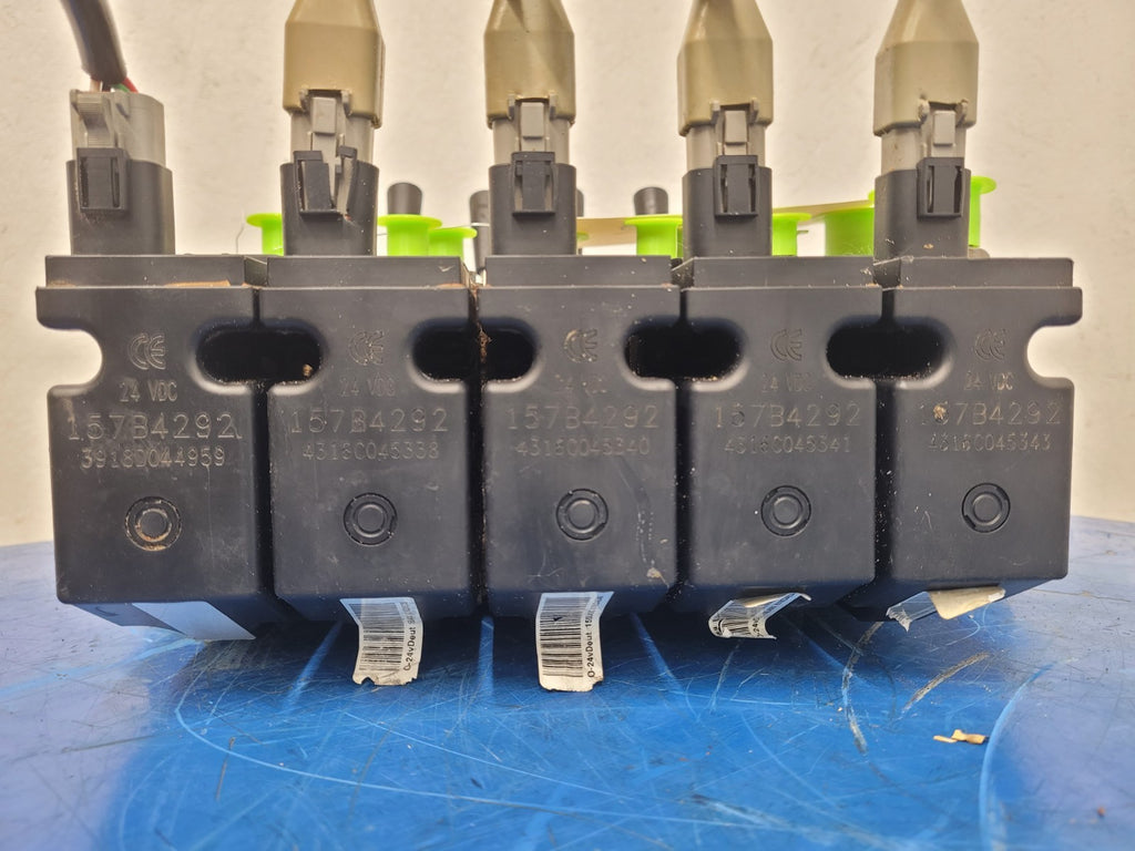 Danfoss PVG32 Hydraulic Valve Stack On/Off Manual / Solenoid 157B4292 D1