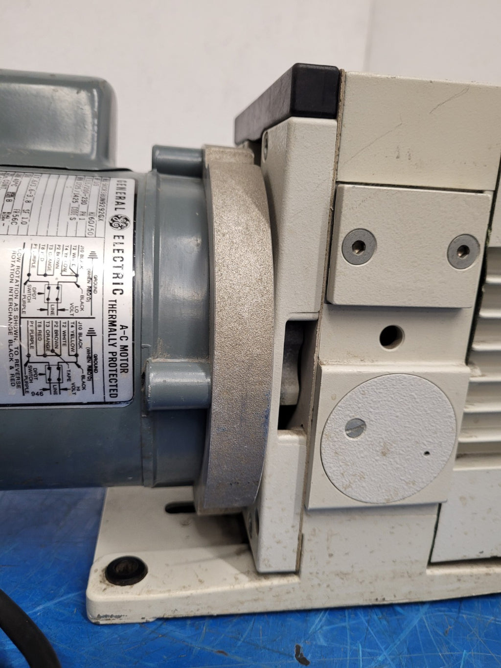 Leybold Trivac Rotary Vane Vacuum Pump D4B Load Tested Good 120VAC 1/3HP