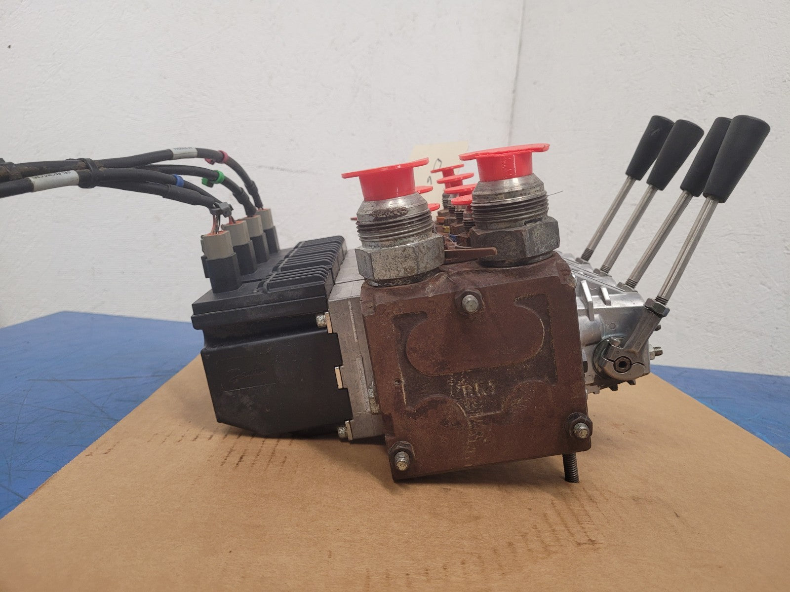 Danfoss PVG 32 4x Proportional Hydraulic Servo Valve Radiometric 11107365  D6