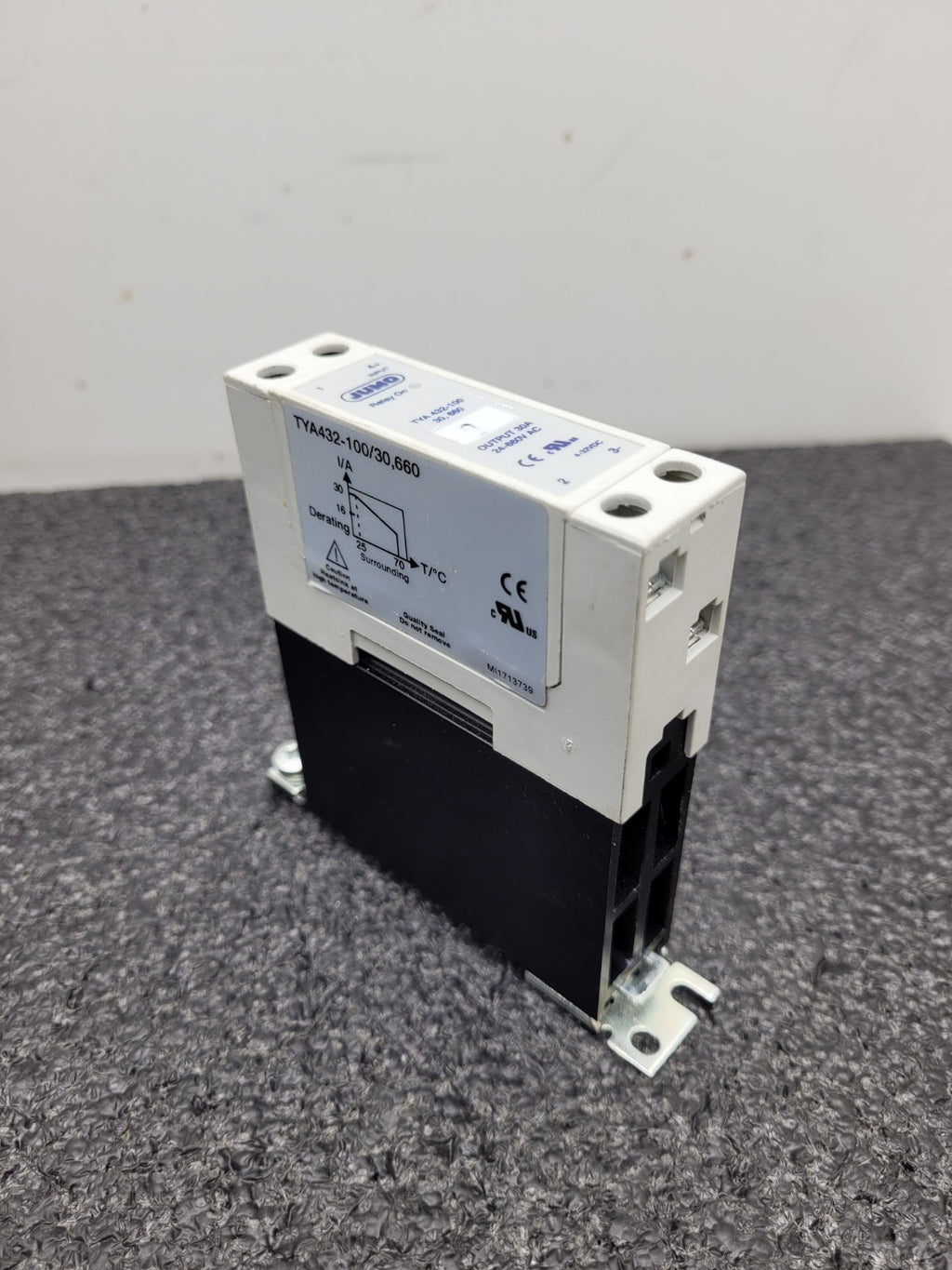 JUMO TYA432-100/30.660 Solid State Relay 4-32VDC Control  24-660VAC 30A Ouput
