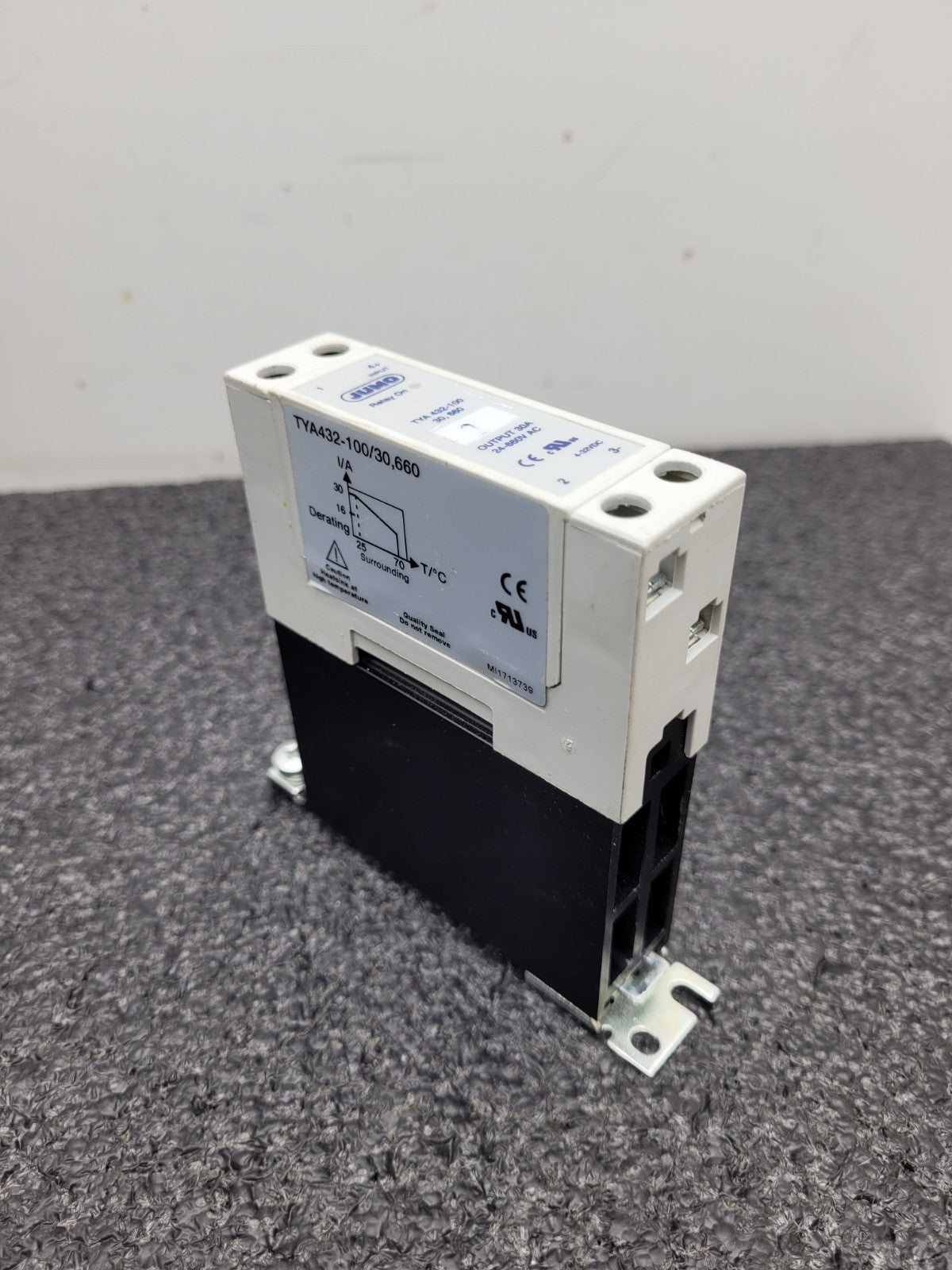 JUMO TYA432-100/30.660 Solid State Relay 4-32VDC Control  24-660VAC 30A Ouput