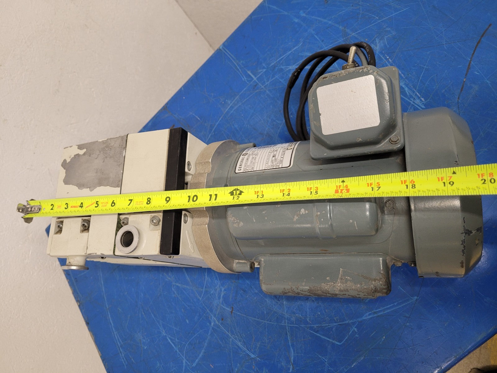 Leybold Trivac Rotary Vane Vacuum Pump D4B Load Tested Good 120VAC 1/3HP