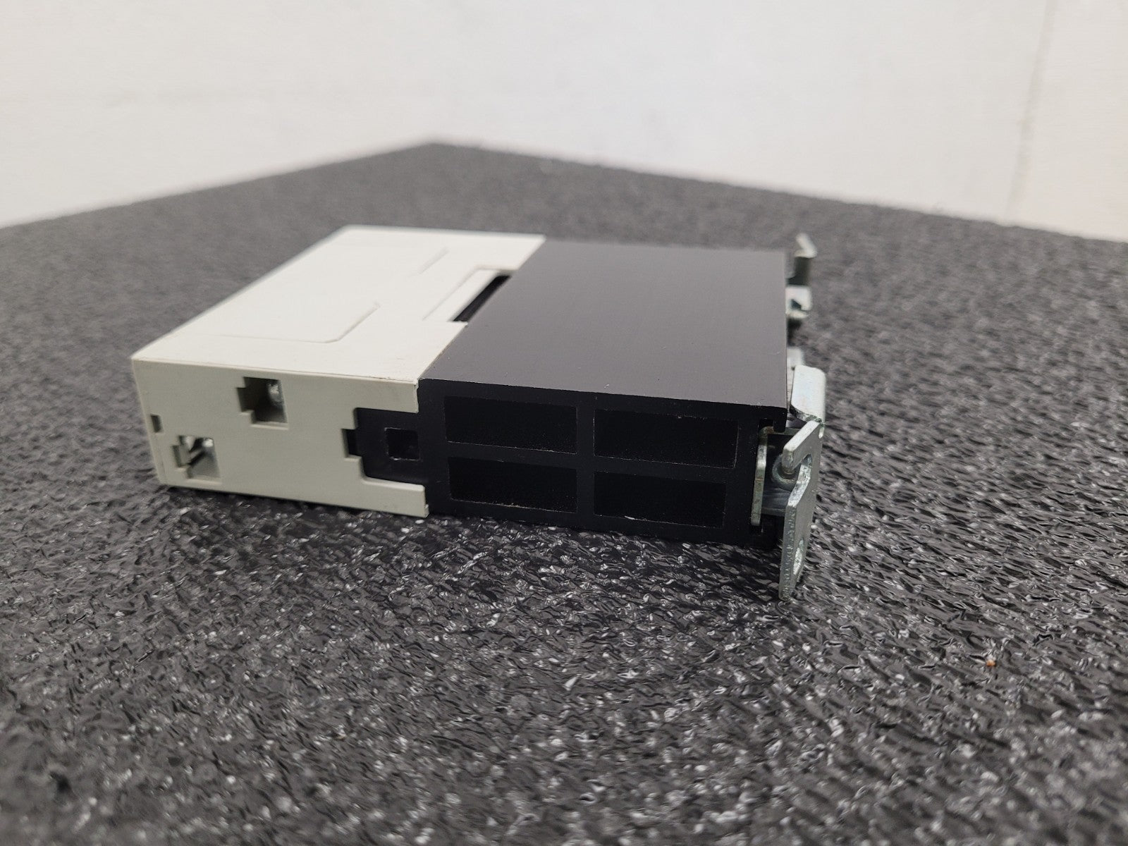 JUMO TYA432-100/30.660 Solid State Relay 4-32VDC Control  24-660VAC 30A Ouput