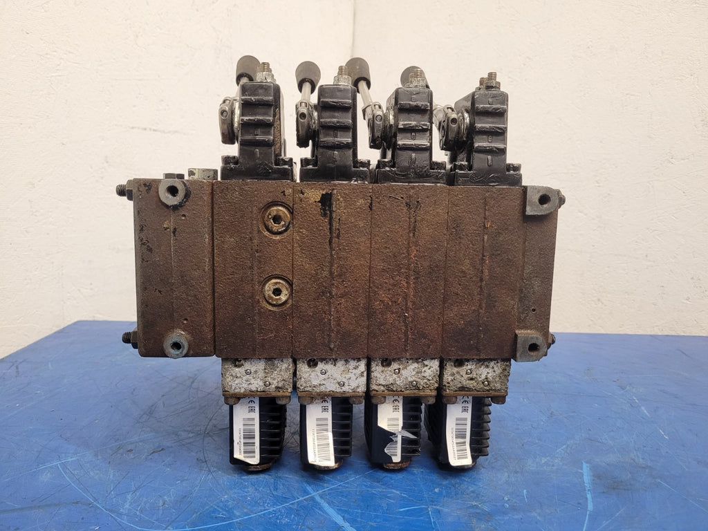 Danfoss PVG 32  4 x Proportional Hydraulic Valve Block 159B5171 Servo Valves