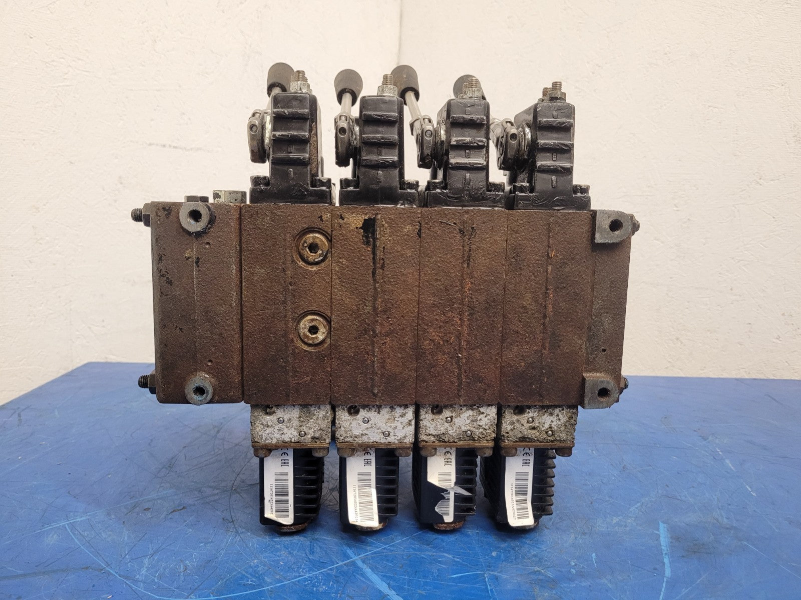 Danfoss PVG 32  4 x Proportional Hydraulic Valve Block 159B5171 Servo Valves