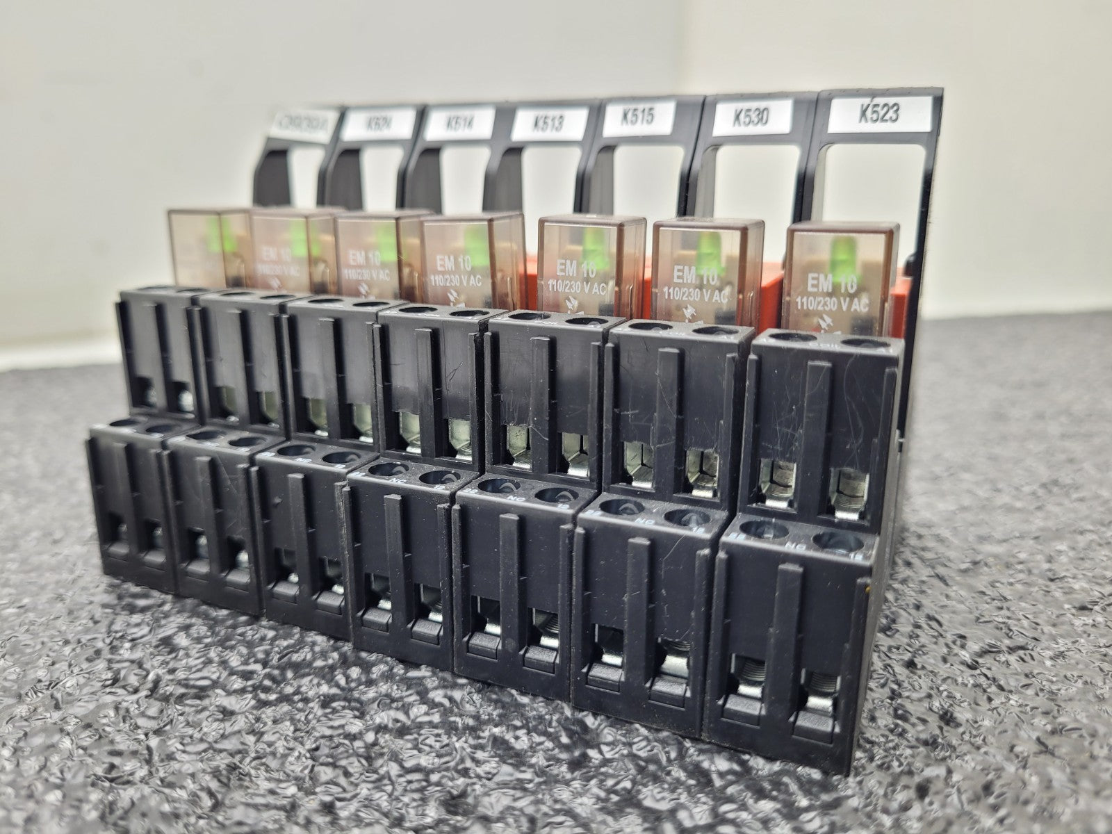 Lot of 7x Schrack DIN Rail Relay Block RT78725 8A 230VAC RT424730 EM10 Indicator