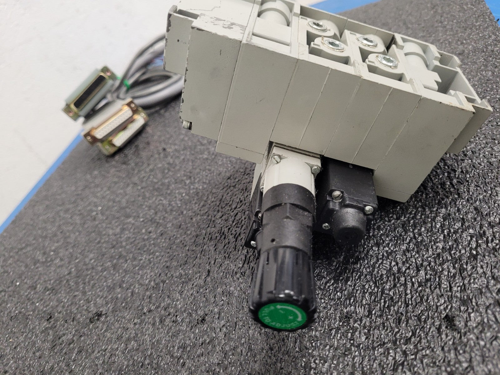 Numatics 5 Valve Solenoid 041SA400M0000F Pneumatic Manifold Set 3 Blocks DB25 B