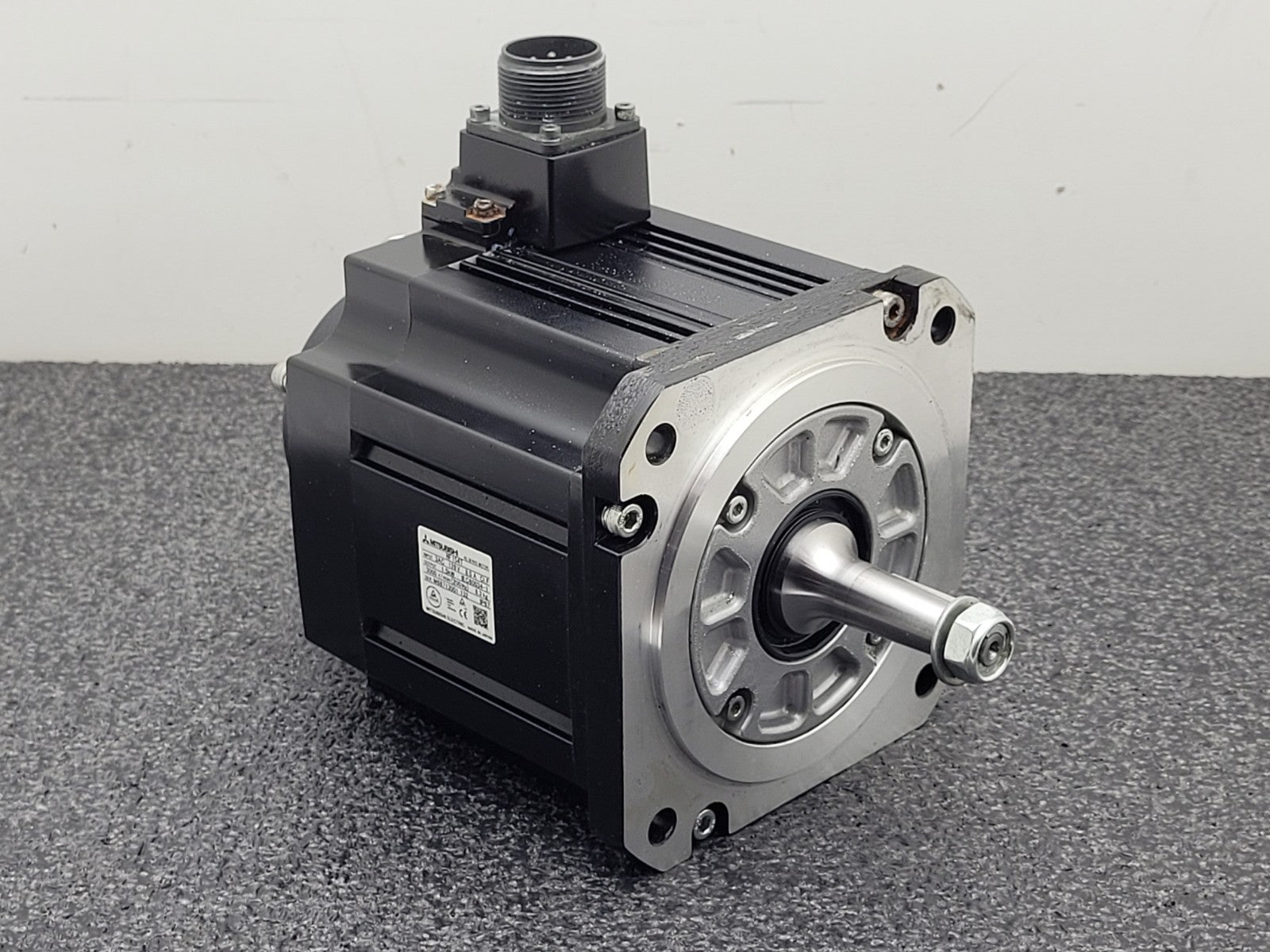 MITSUBISHI AC SERVO MOTOR HF154T 1.5kW 3000rpm 3PH 126V 8A