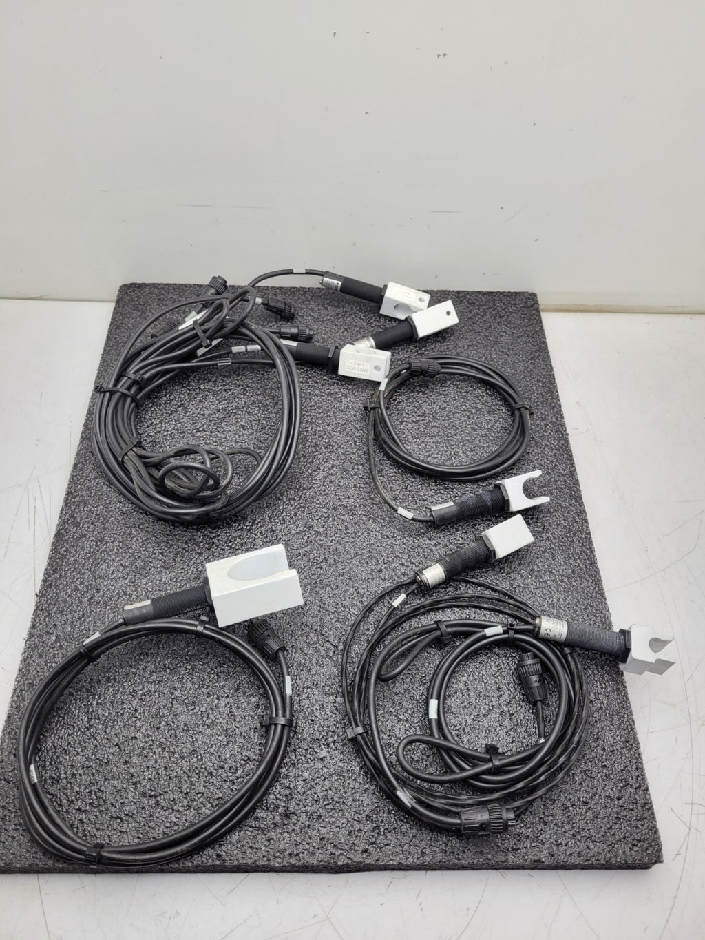 Lot of 7  BERNSTEIN KCN-T18PS/008-KLP2 PROXIMITY SENSOR 10-60VDC 200ma