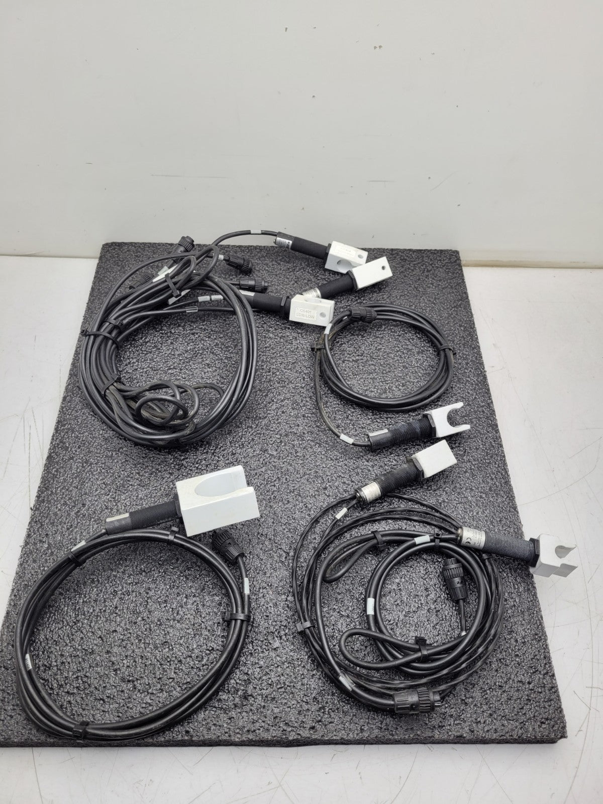 Lot of 7  BERNSTEIN KCN-T18PS/008-KLP2 PROXIMITY SENSOR 10-60VDC 200ma