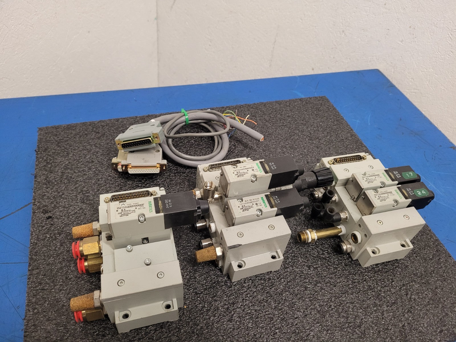 Numatics 5 Valve Solenoid 041SA400M0000F Pneumatic Manifold Set 3 Blocks DB25 B