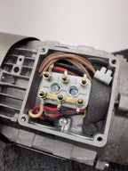 MT Motori 1.5kW Gearmotor 230-480VAC 3PH 10:1 Gearhead Ratio 2HP Right Angle