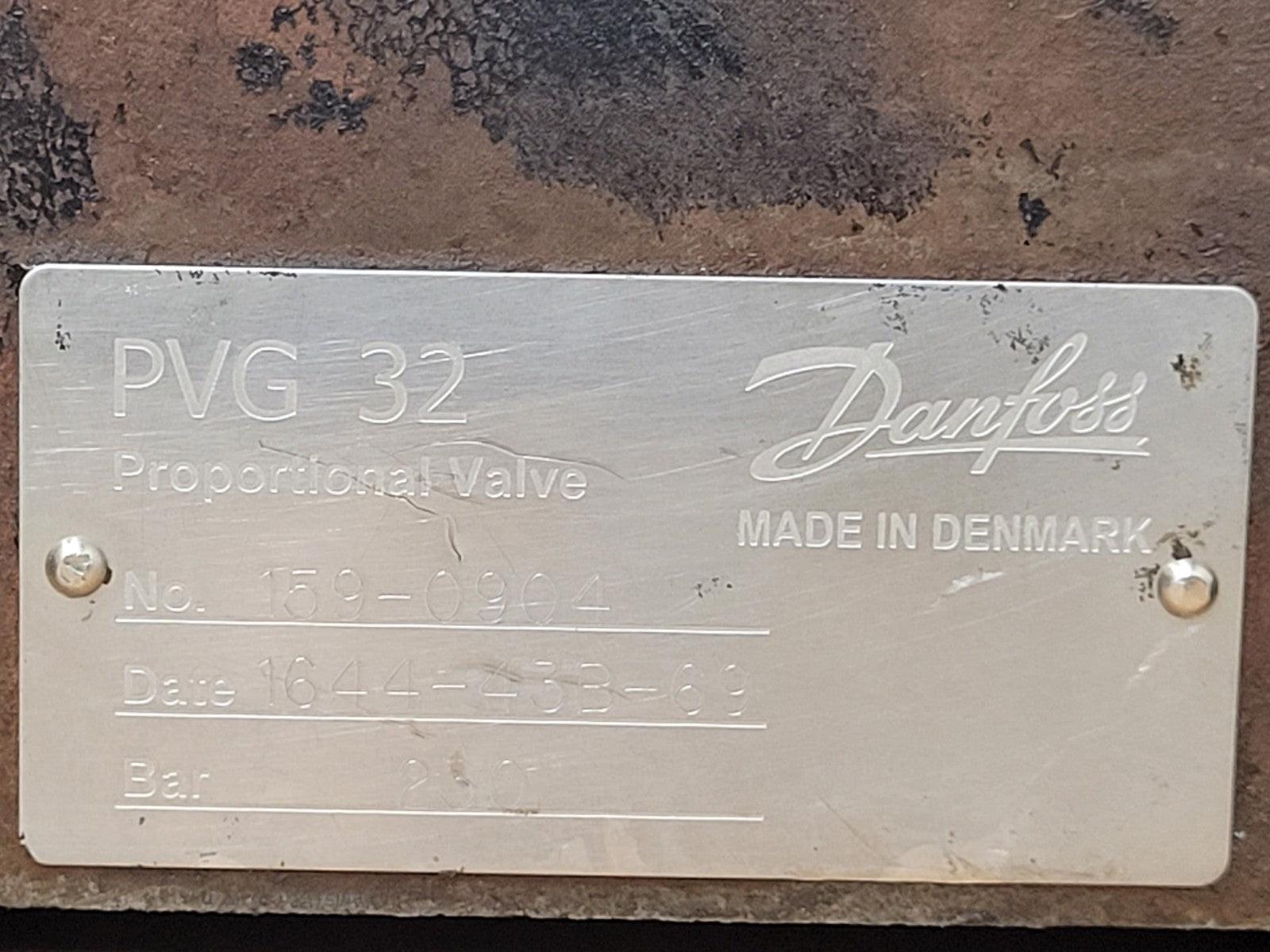 Danfoss PVG32  159-0904 4x Hydraulic Valve Stack w/ Electric Control [ I ]