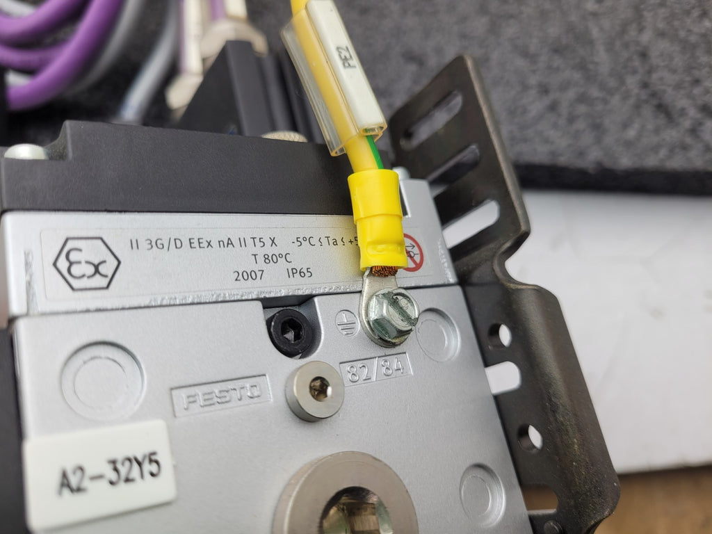 FESTO 8 Valve Pneumatic Solenoid Block CPV10-GE-DI01-8 165809 + CPV10-VI 18200