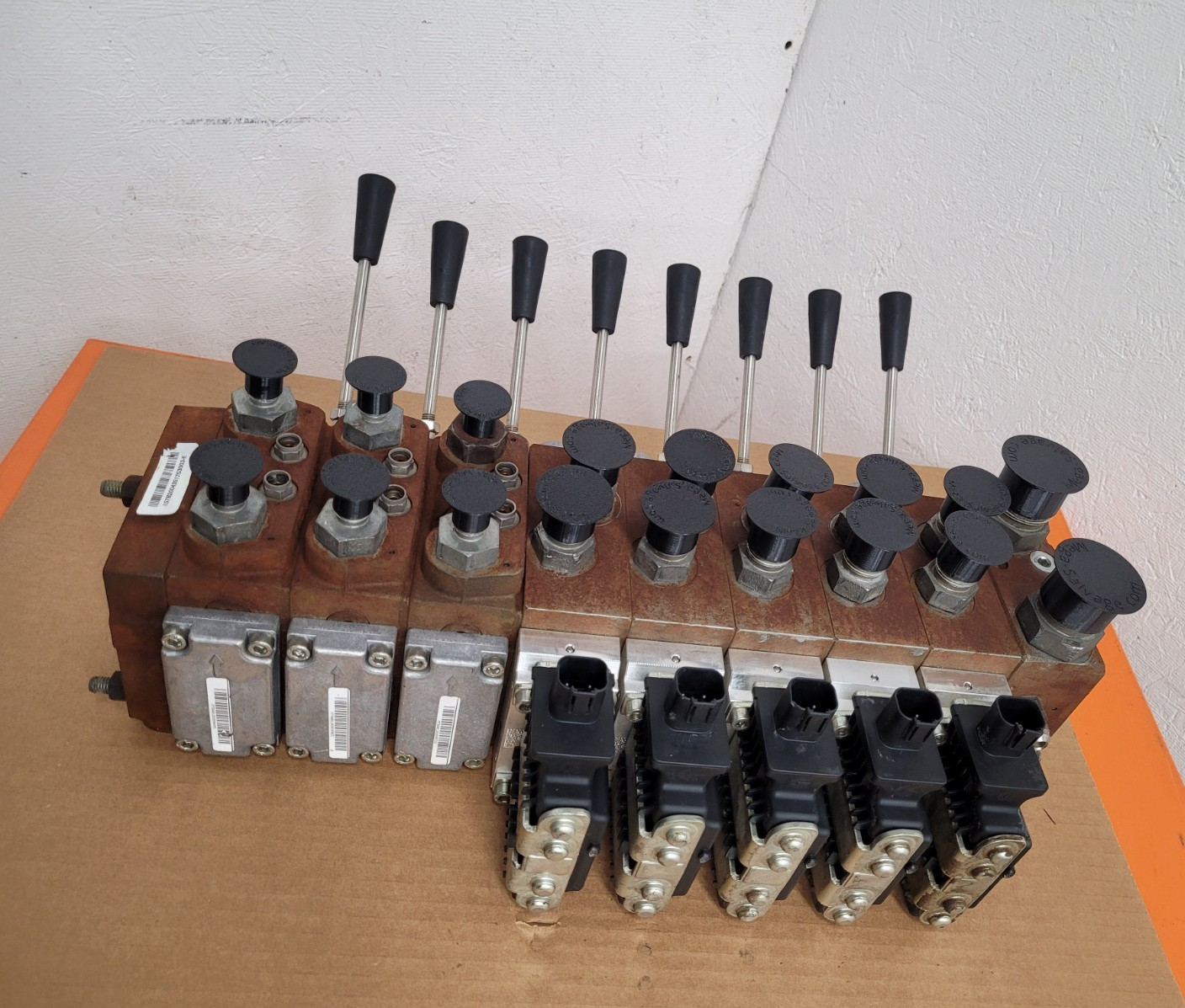 Danfoss HS159 PVG32 9x Hydraulic Valve Stack 5x 11177353 Proportional 3x Manual