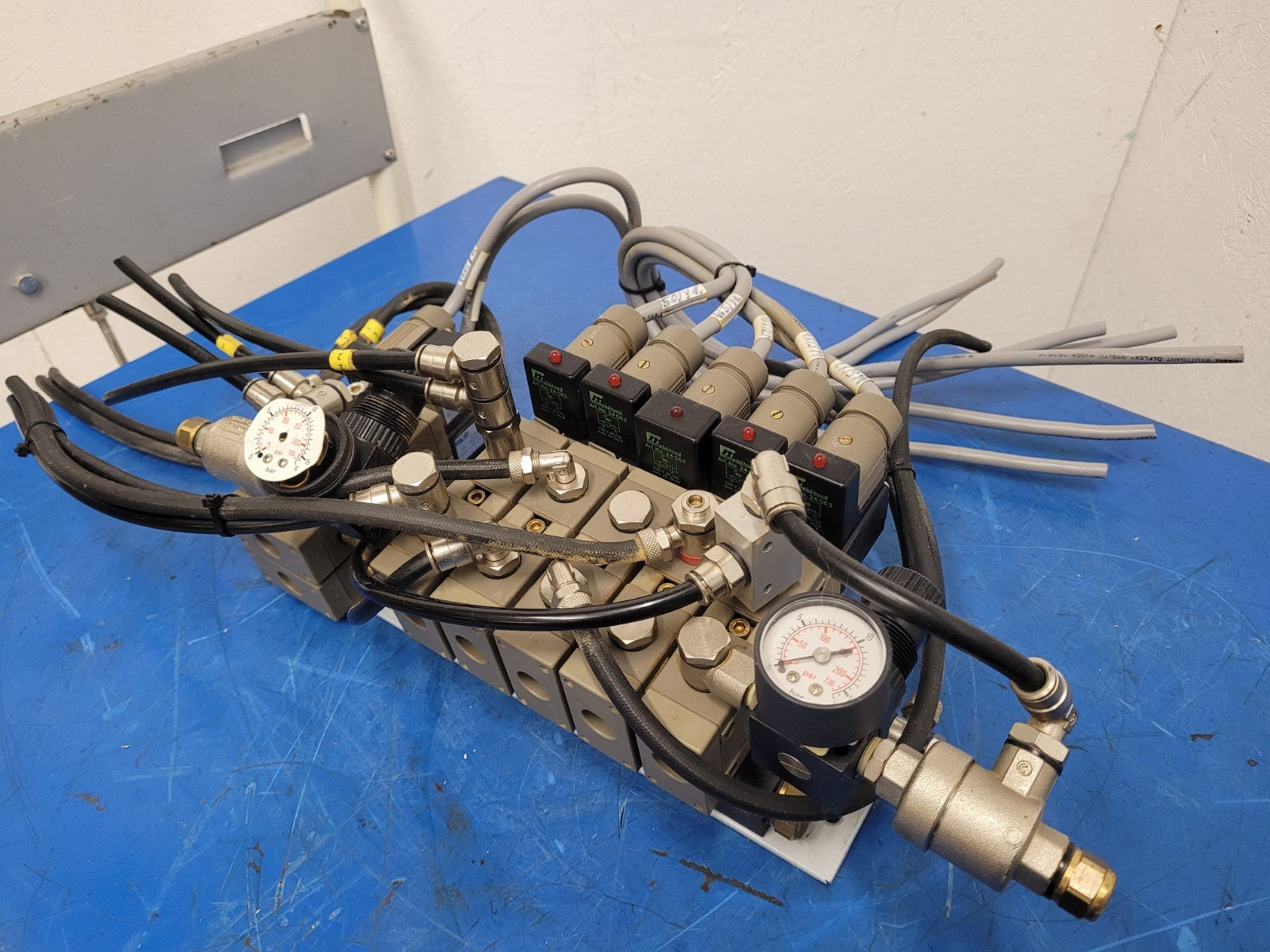 Burkert 413-G-1/4-B-PL-1/4 Pneumatic Solenoid 7 Valve Manifold 120VAC Unit A
