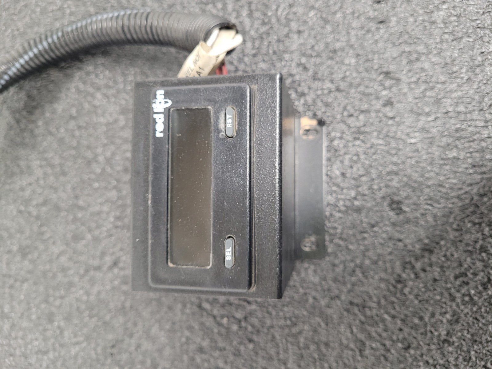 Red Lion CUB5 Timer Counter 9-28VDC With Standoff Mount CUB5RLY0 Single Relay