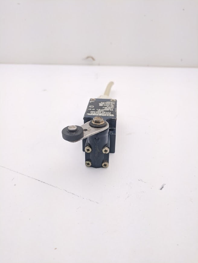 Schmersal TV12H 235-02z, 20z Safety Door Roller Lever Limit Switch Contact IP67