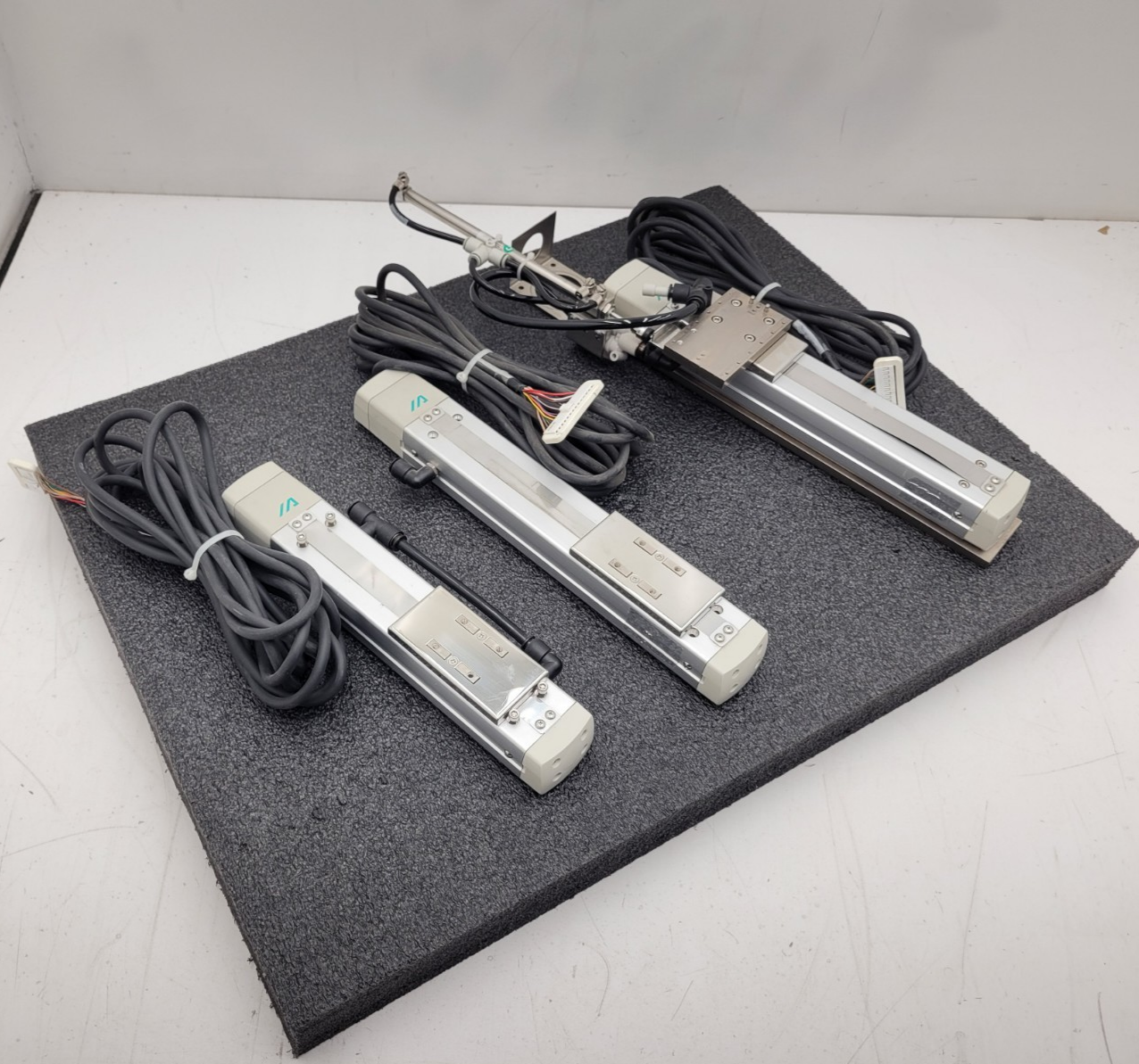 Lot of 3x IAI Linear Screw Driven Steper Motor Actuator DS-S5H-150-G-CR [A]