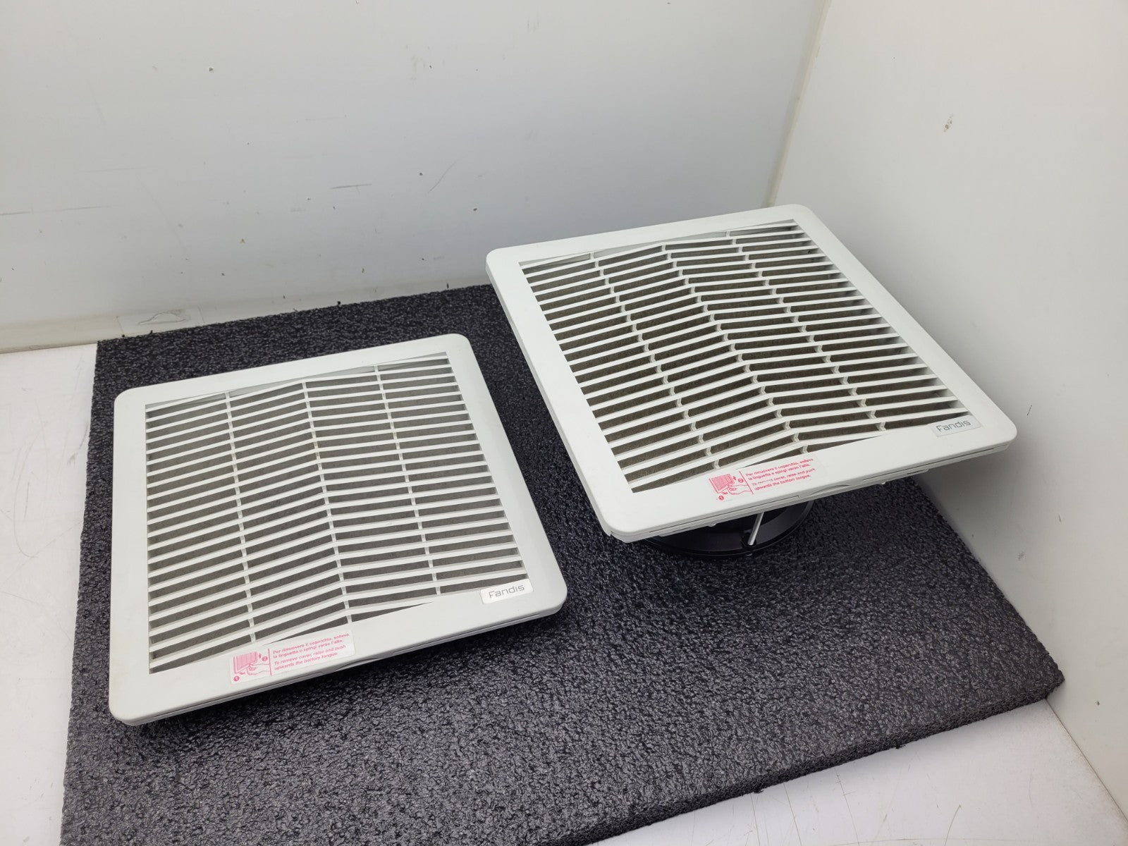 Fandis FF15A115UF Fan Filter 250mm x 250mm 115 Vac 135/159 CFM Cabinet Mount