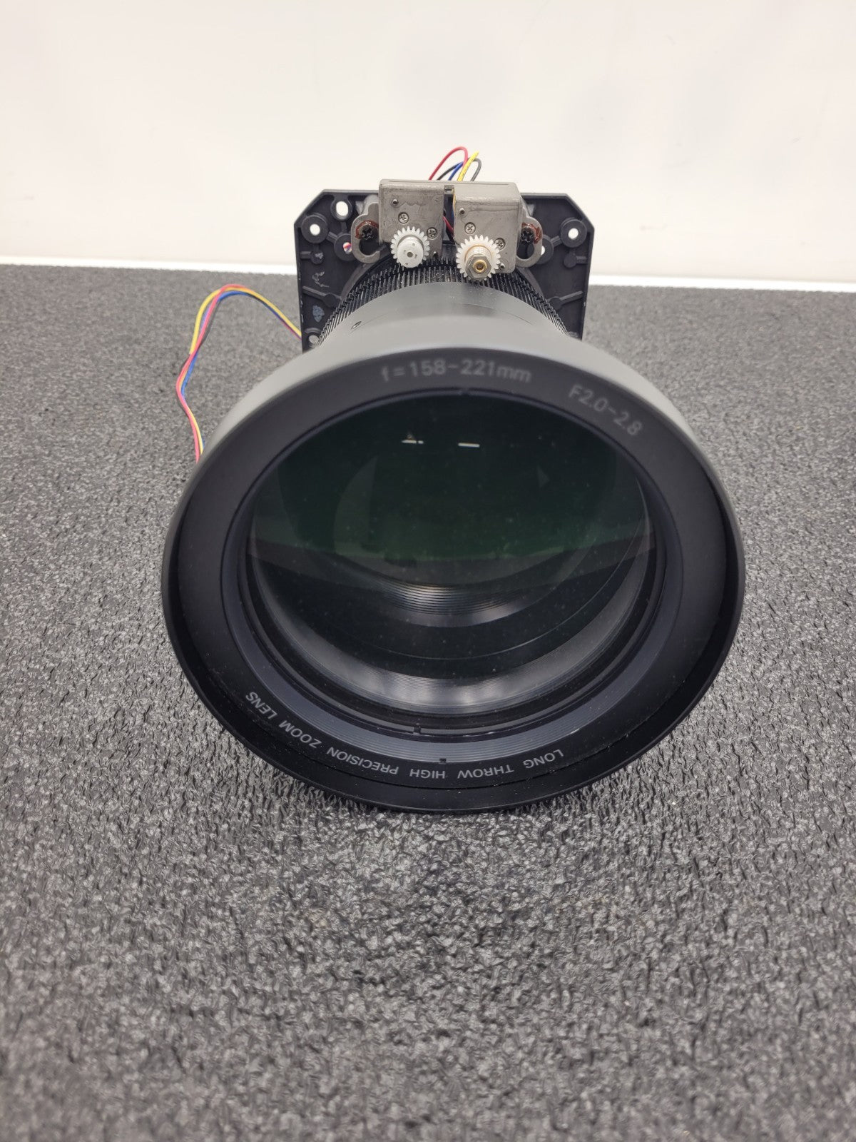 Sanyo LNS-T02 Long Throw High Precision Zoom Projector Lens F2,0-2,8/f=158-221mm