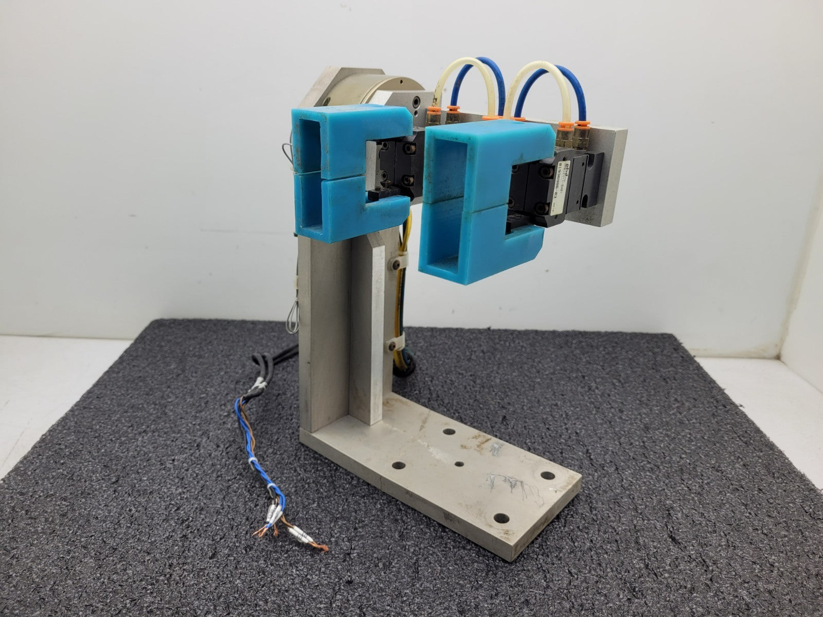 Robohand Robotic Pneumatic Rotary Actuator and Grippers GRB121-1-0401 RR-26-180