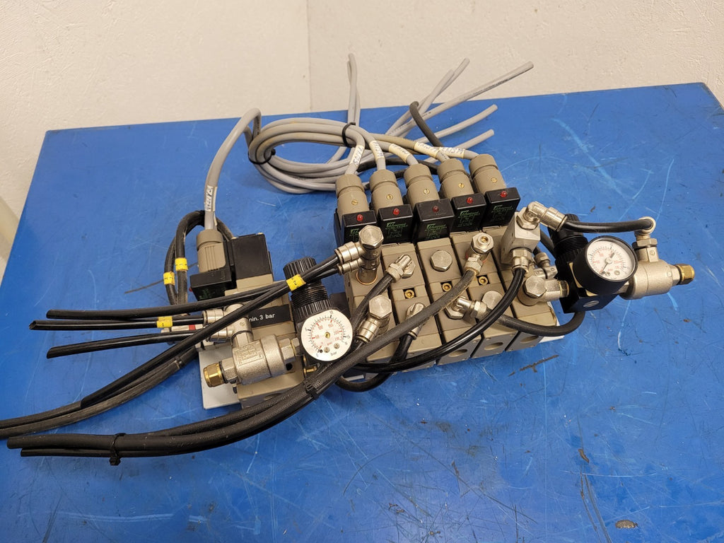 Burkert 413-G-1/4-B-PL-1/4 Pneumatic Solenoid 7 Valve Manifold 120VAC Unit A