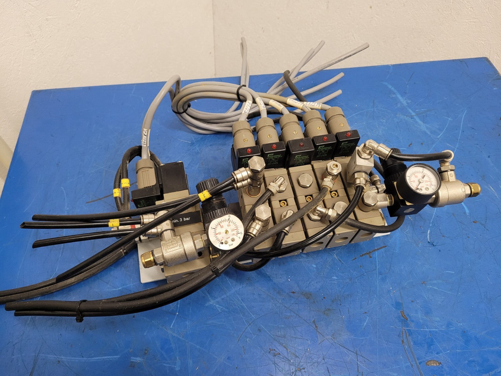 Burkert 413-G-1/4-B-PL-1/4 Pneumatic Solenoid 7 Valve Manifold 120VAC Unit A