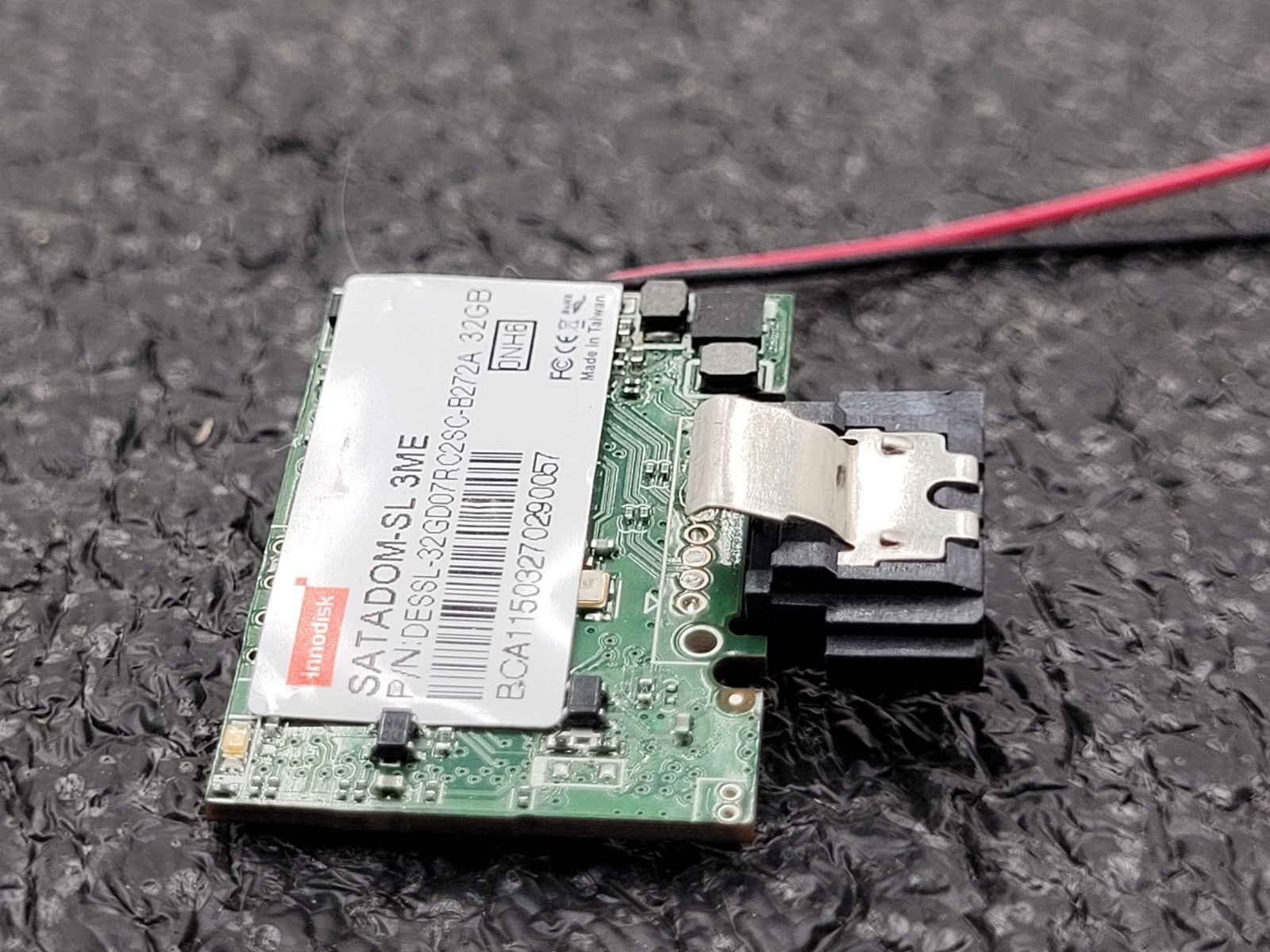 Innodisk InnoLite SATADOM-SL 3ME 32GB Internal SSD DESSL-32GD07RC2SC-B272A
