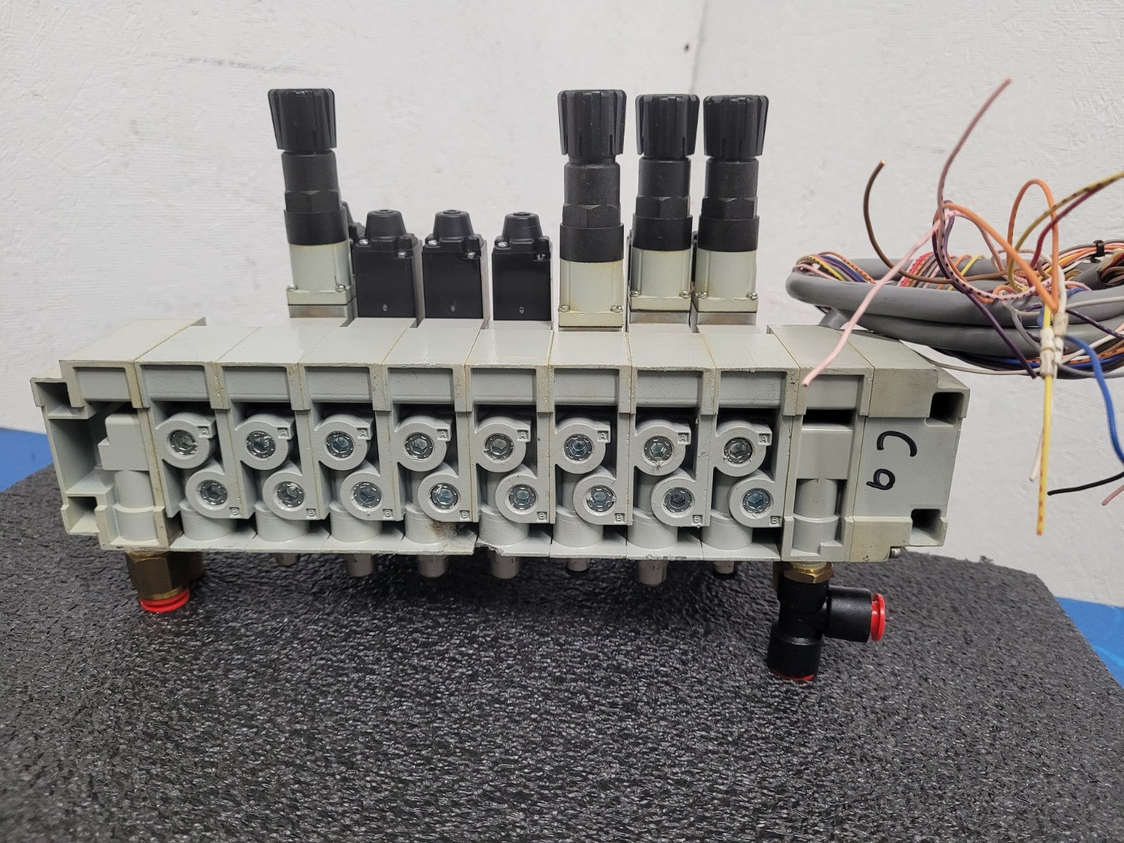 Numatics 7x Valve Solenoid 041SA400M0000F 4x Regulated Pneumatic Manifold N5