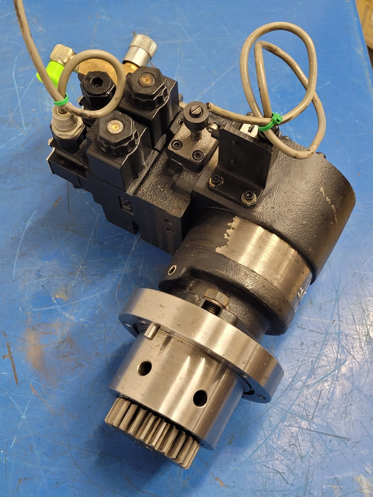 Daikin J74A-2V0-3-30-L-089 2x Solenoid Hydraulic Motor Parker IGR Power Element