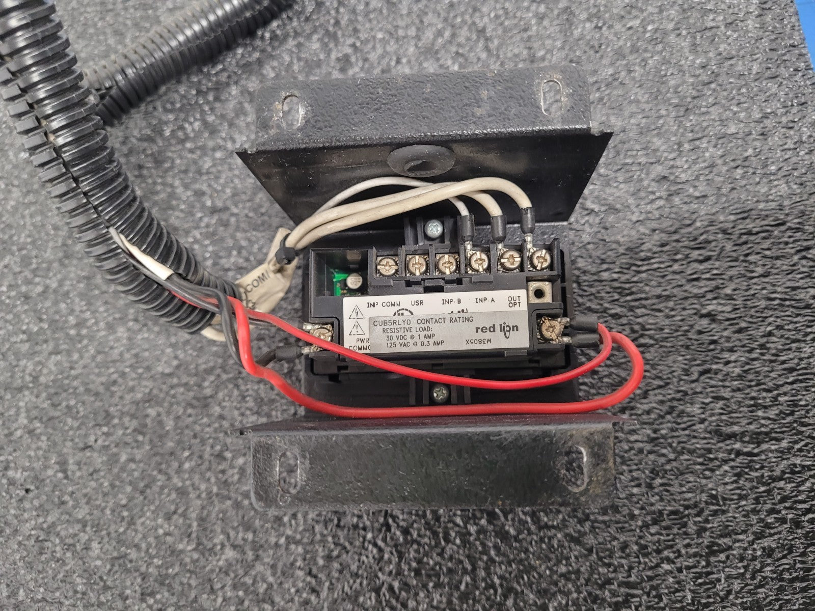Red Lion CUB5 Timer Counter 9-28VDC With Standoff Mount CUB5RLY0 Single Relay