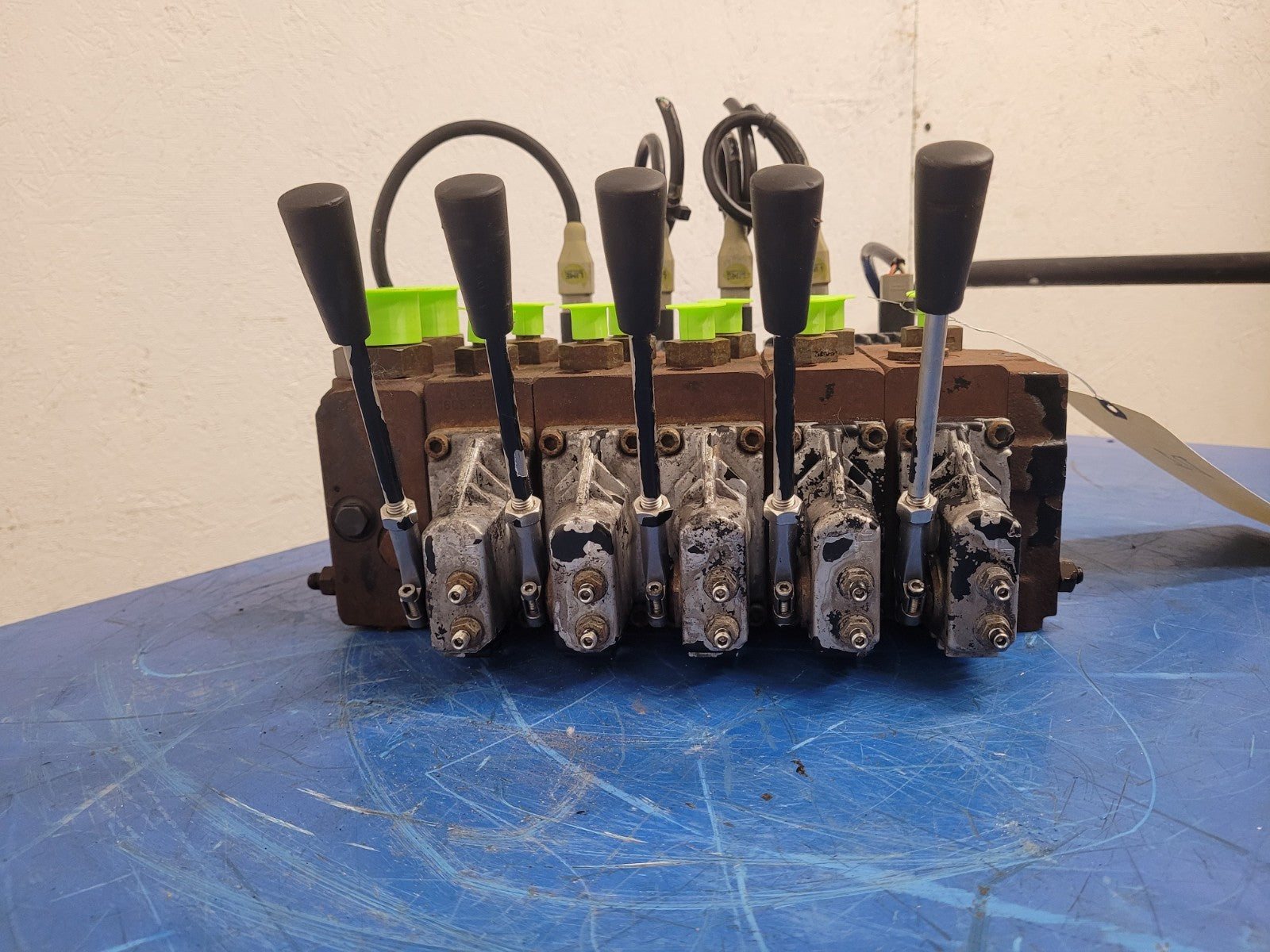 Danfoss PVG32 Hydraulic Valve Stack On/Off Manual / Solenoid 157B4292 D1