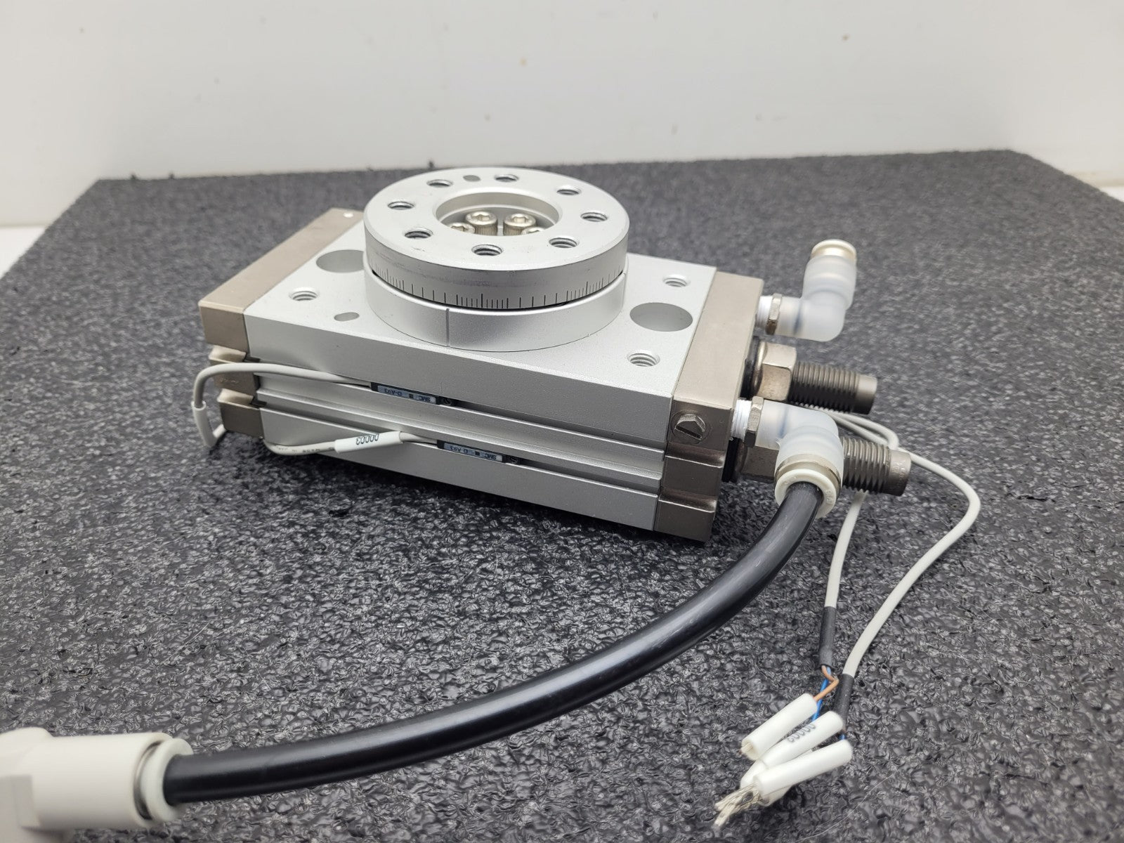 SMC 11-MSQB50R Pneumatic Rotary Actuator Table w/ 2x D-A93 Autoswitches Sensors