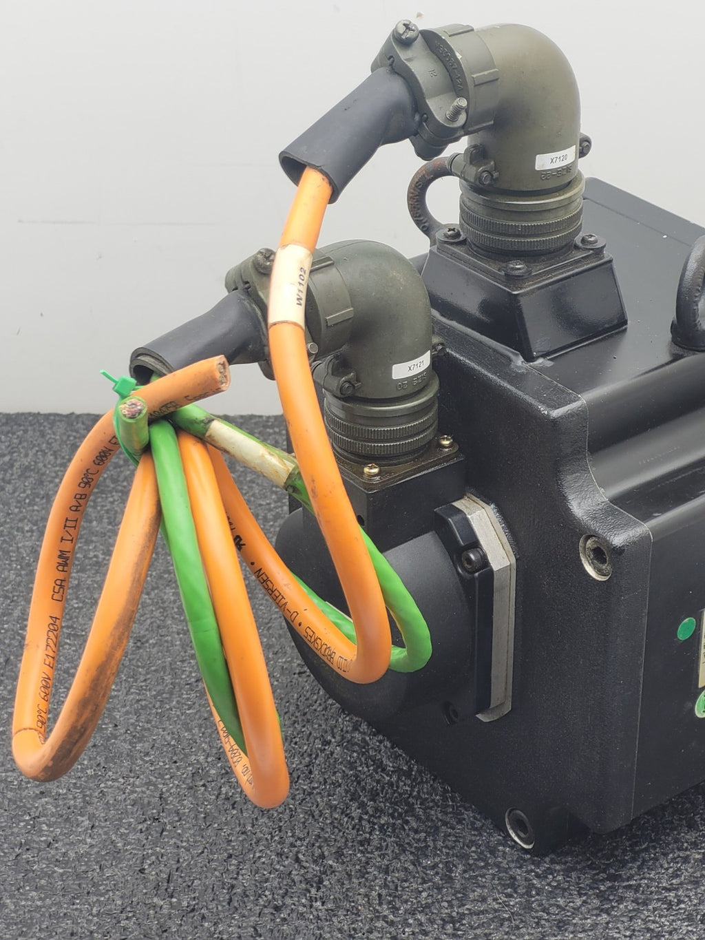 MITSUBISHI HC-H2035 AC Servo Motor 280V 4.8A 3000RPM Working Pull from CNC