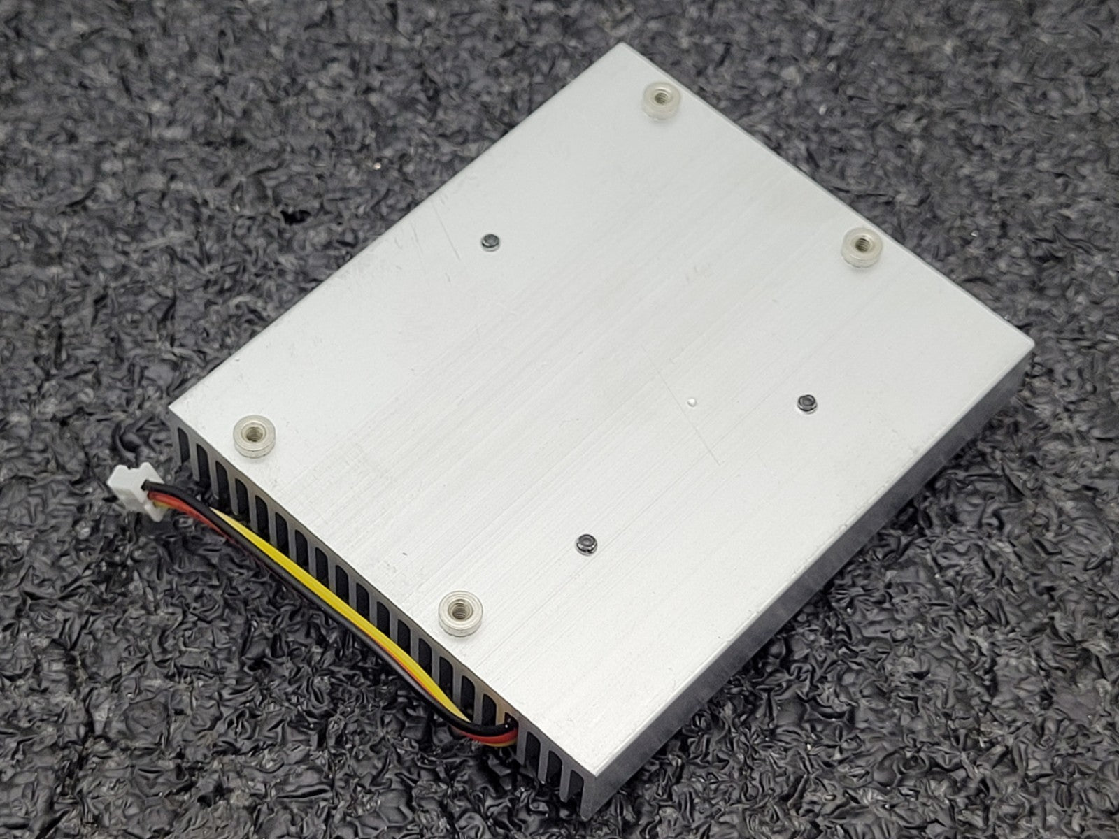 Lot of 65  Lescott Brushless 5VDC Computer Fan with Heatsink 3 Wire LD4010MB1