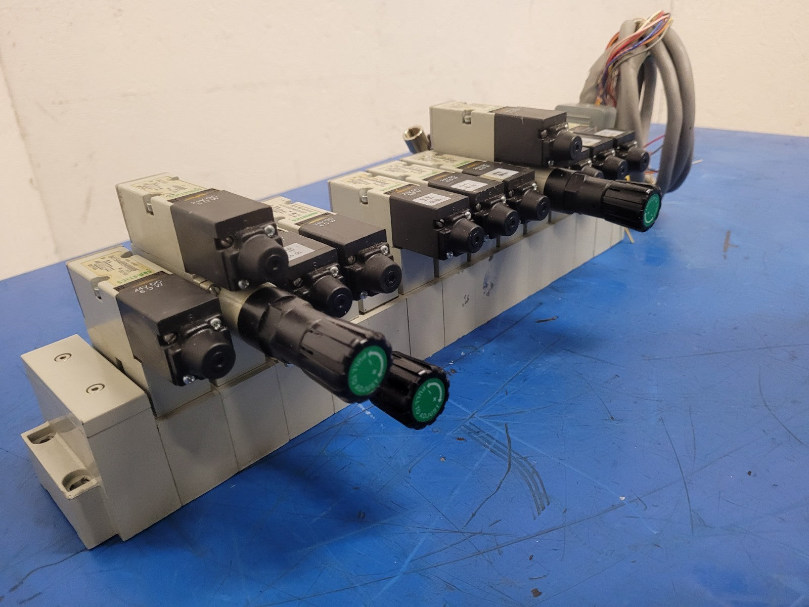 Numatics 11x Valve Solenoid 041SA400M0000F 3x Regulated Pneumatic Manifold N8
