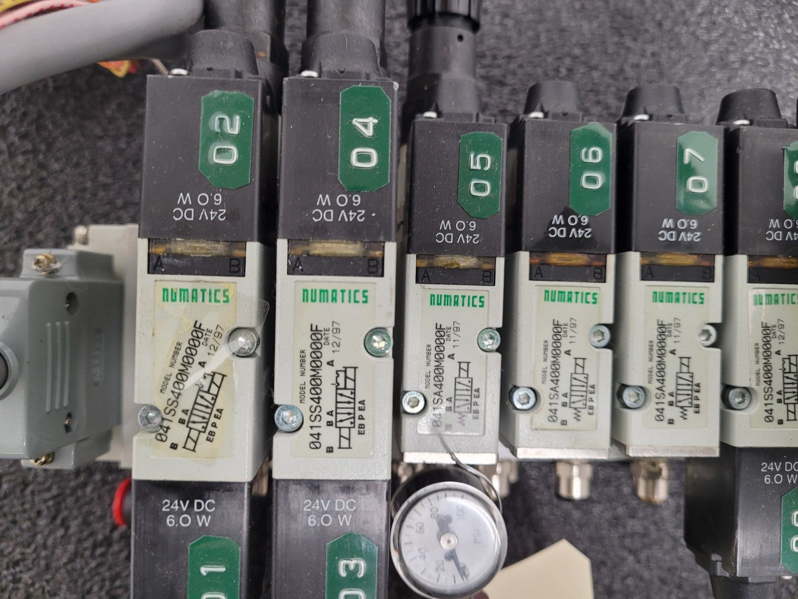 Numatics 7x Valve Solenoid 041SA400M0000F 4x Regulated Pneumatic Manifold N5