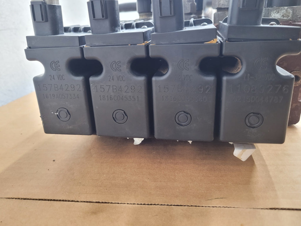 Danfoss PVG32  159-0904 4x Hydraulic Valve Stack w/ Electric Control [ I ]