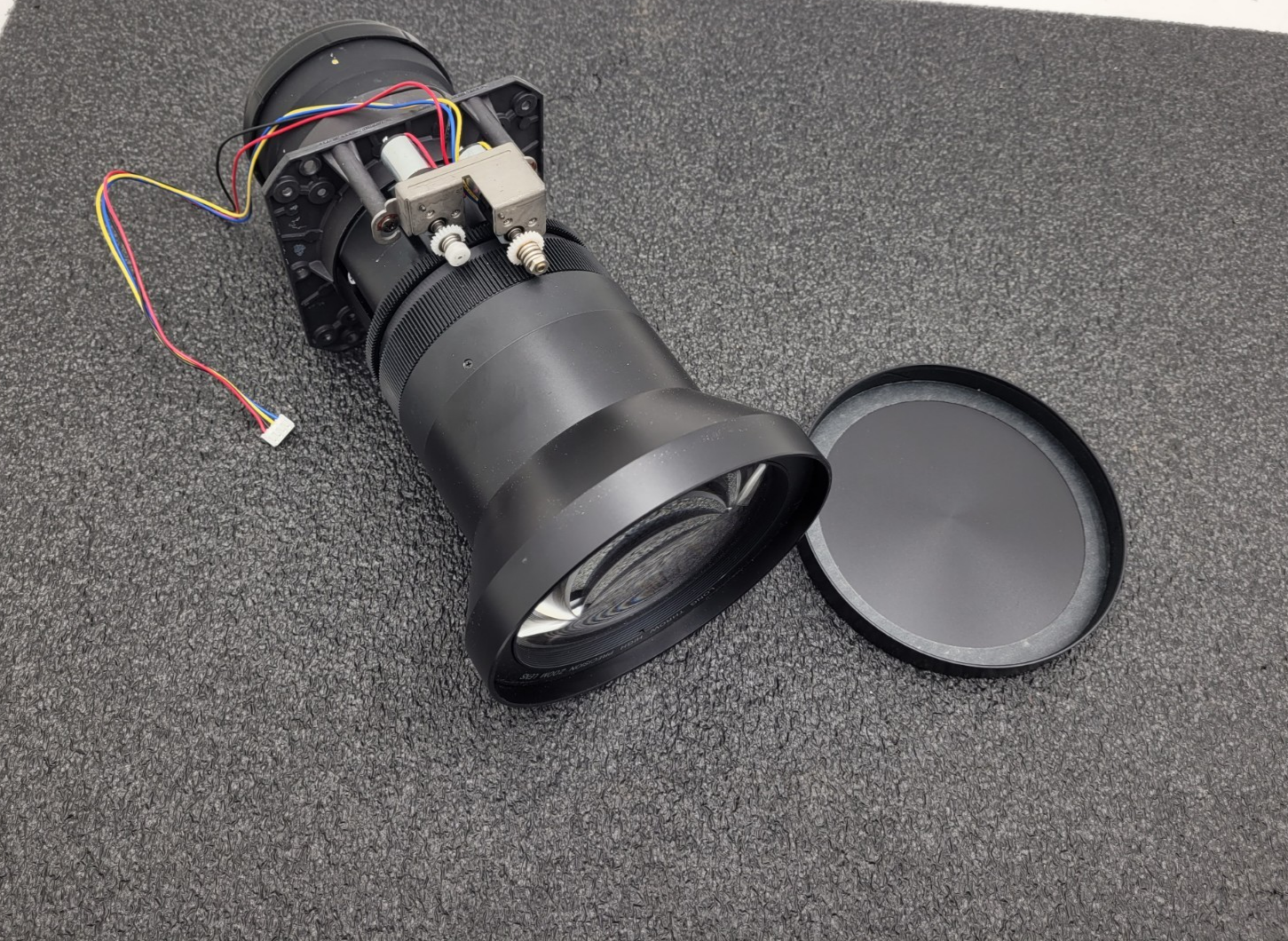 Sanyo LNS-T02 Long Throw High Precision Zoom Projector Lens F2,0-2,8/f=158-221mm