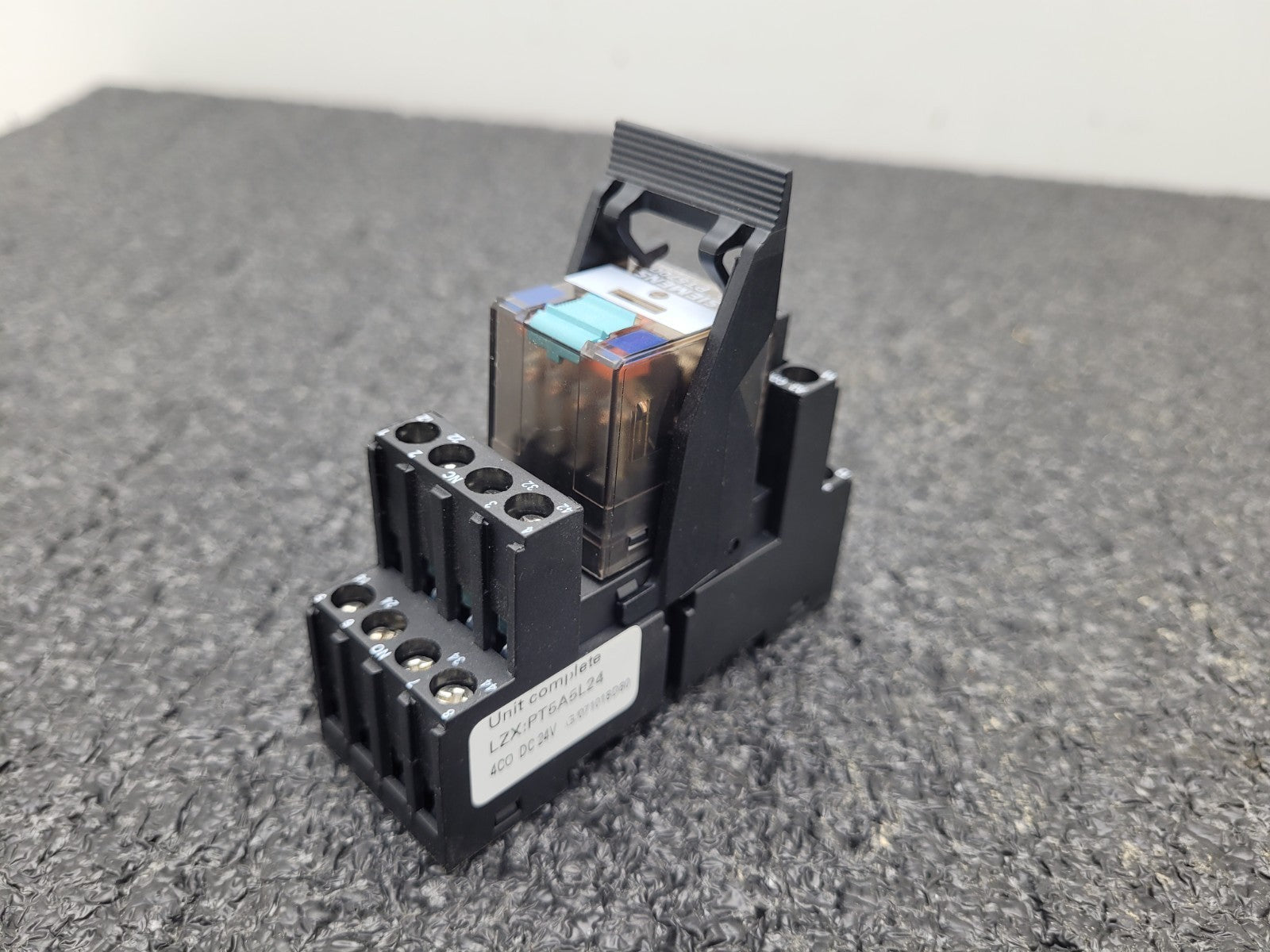 Siemens Relay LZX: PT570024 6/24VDC Coil Siemens Simirel PT78704 DIN Rail Base