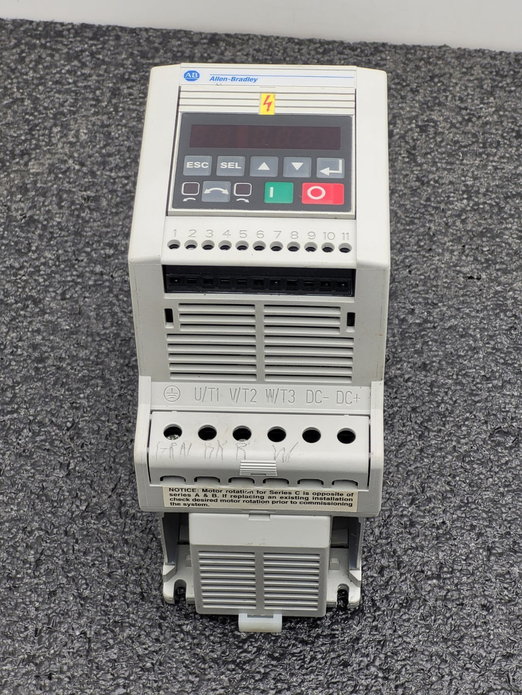 ALLEN BRADLEY 160-BA03NSF1 Variable Speed Drive 1HP 380/480 VAC 3PH