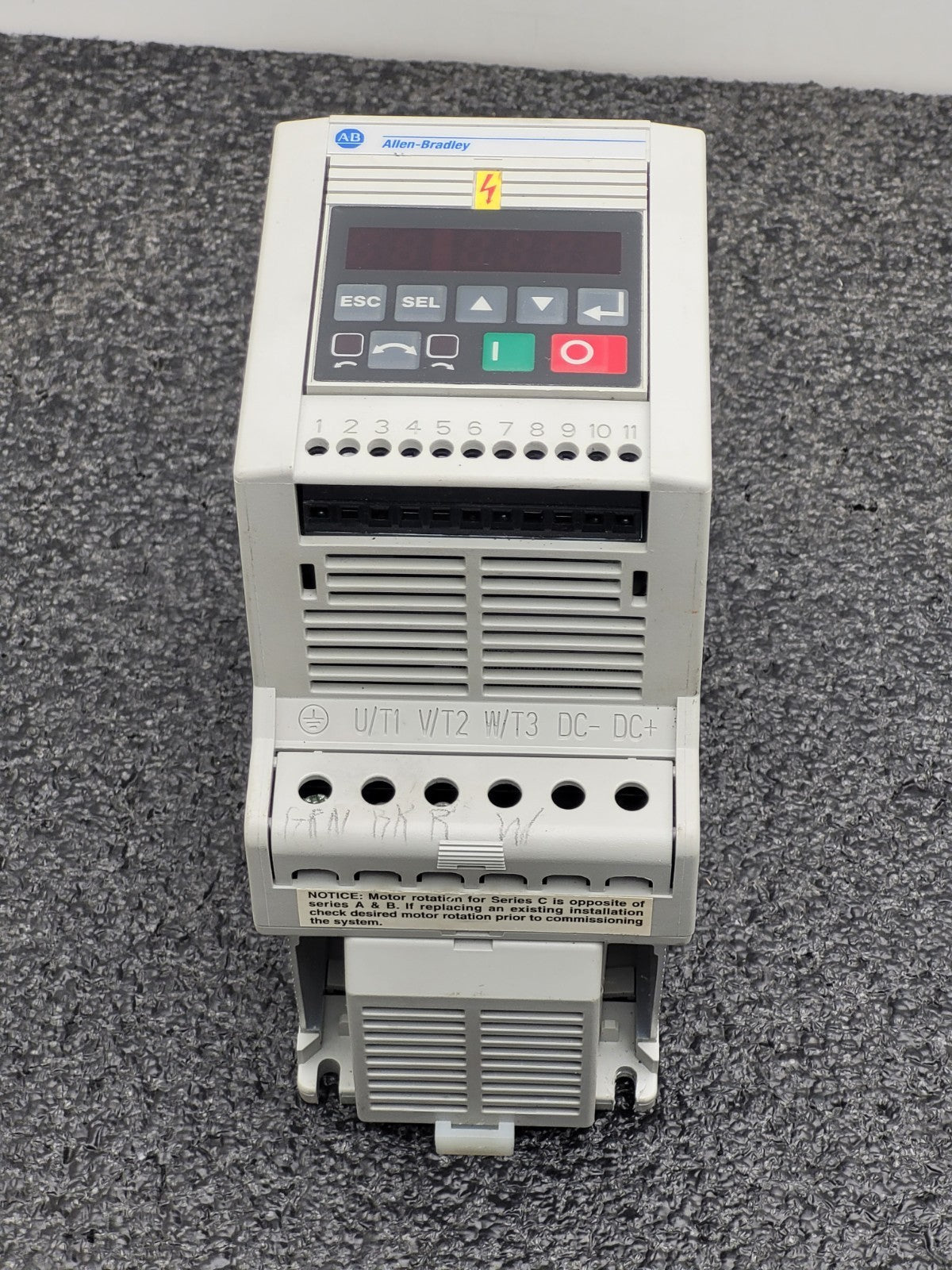 ALLEN BRADLEY 160-BA03NSF1 Variable Speed Drive 1HP 380/480 VAC 3PH